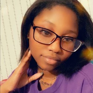 Meet your Posher, Dominique